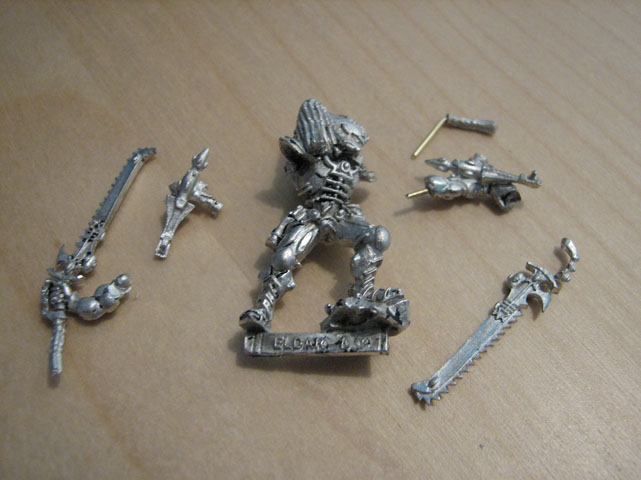 Components for Striking Scorpion Exarch with Chainsabres conversion