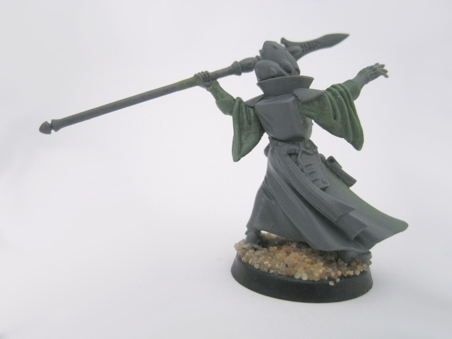 Eldar Warlock throwing a singing spear conversion