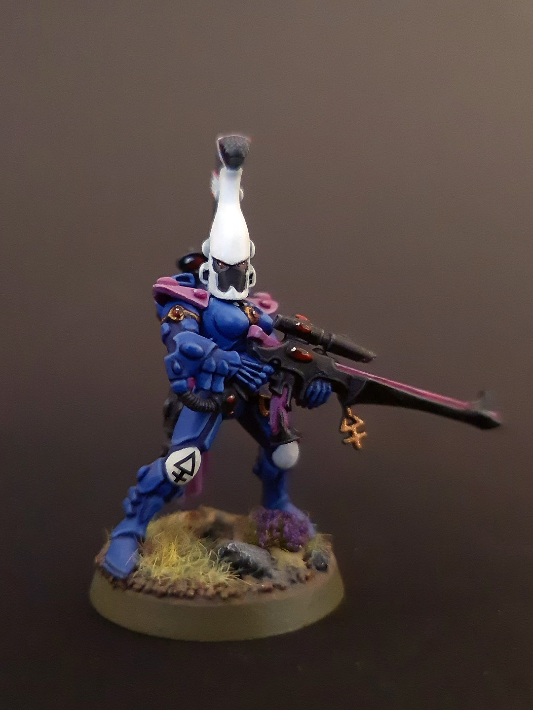Eldar female Dire Avenger