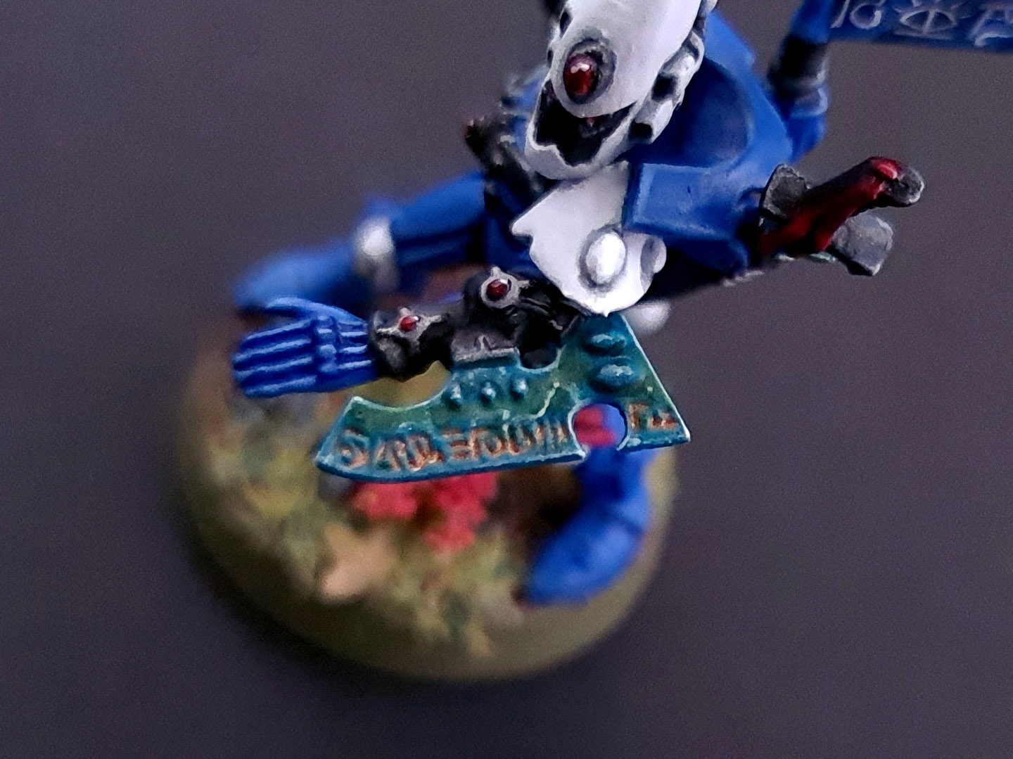 Eldar Dire Avenger Exarch shimmershield close-up