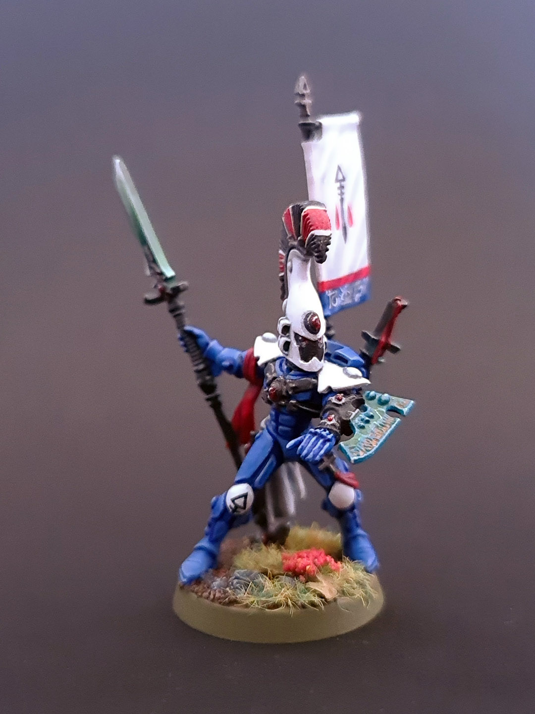 Eldar Dire Avenger Exarch with power weapon and shimmershield