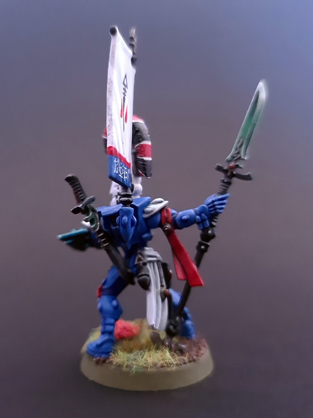 Eldar Dire Avenger Exarch with power weapon and shimmershield