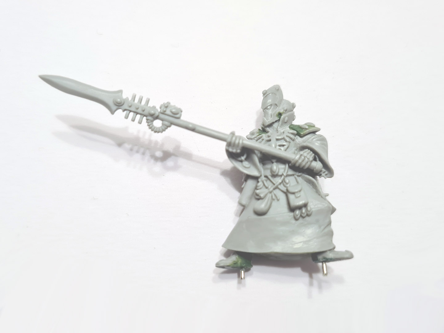 Eldar Warlock with singing spear by Juan Diaz