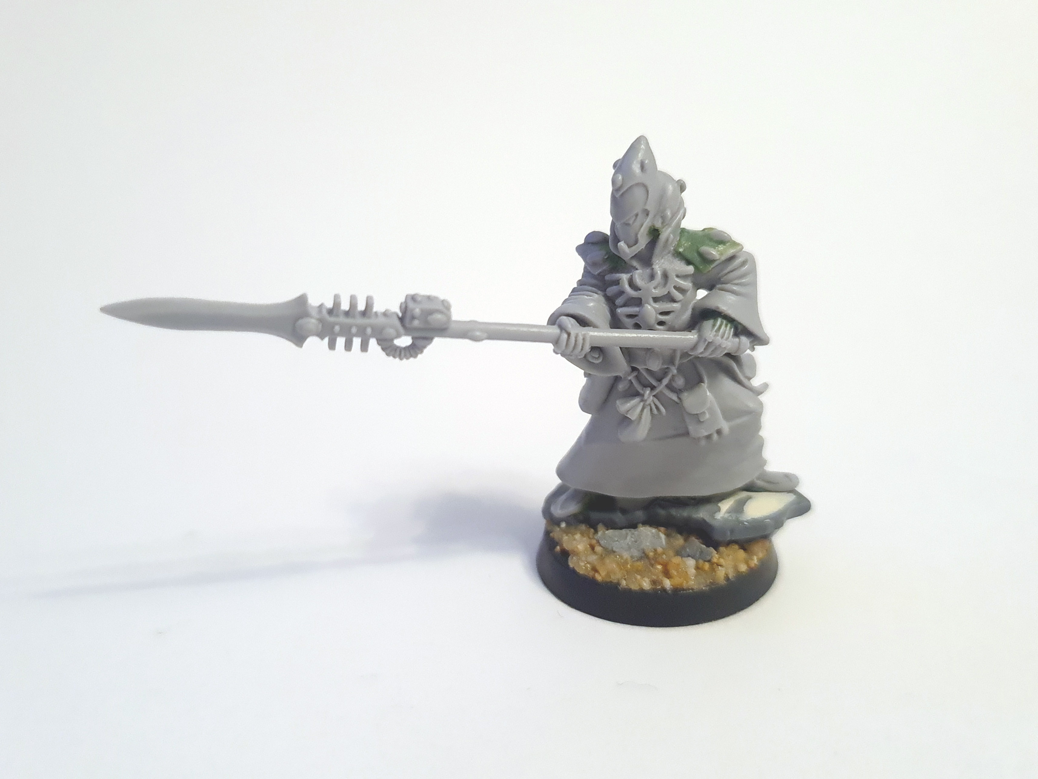 Eldar Warlock with singing spear by Juan Diaz
